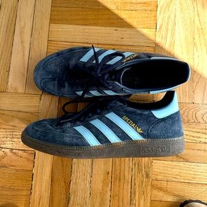 Adidas originals handball spezial in navy/light blue colourway